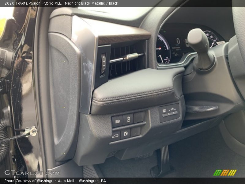 Midnight Black Metallic / Black 2020 Toyota Avalon Hybrid XLE