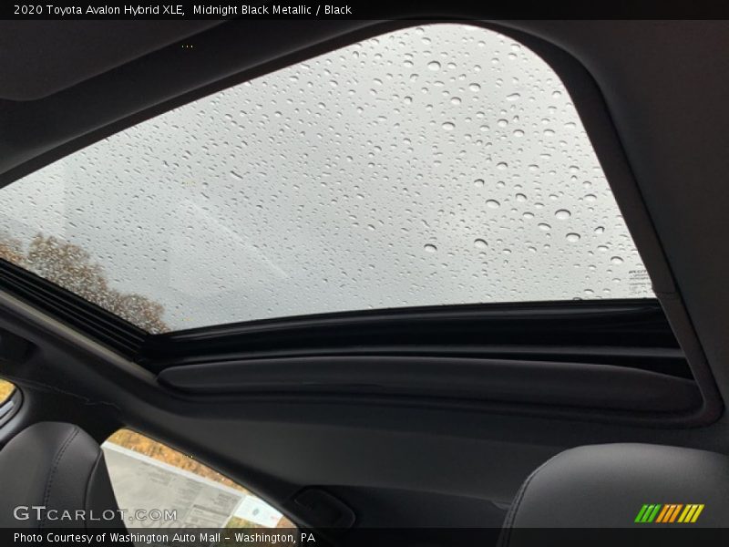 Midnight Black Metallic / Black 2020 Toyota Avalon Hybrid XLE