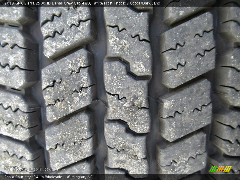 White Frost Tricoat / Cocoa/Dark Sand 2019 GMC Sierra 2500HD Denali Crew Cab 4WD
