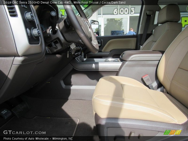 White Frost Tricoat / Cocoa/Dark Sand 2019 GMC Sierra 2500HD Denali Crew Cab 4WD