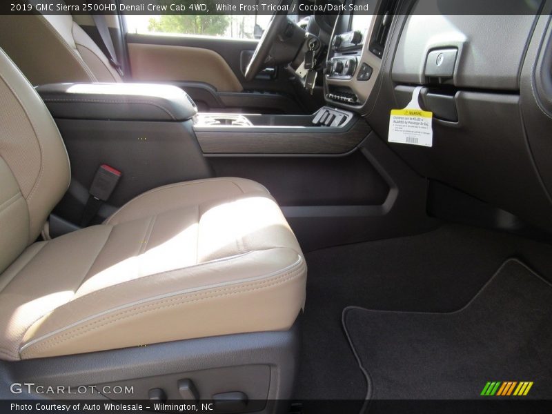 White Frost Tricoat / Cocoa/Dark Sand 2019 GMC Sierra 2500HD Denali Crew Cab 4WD