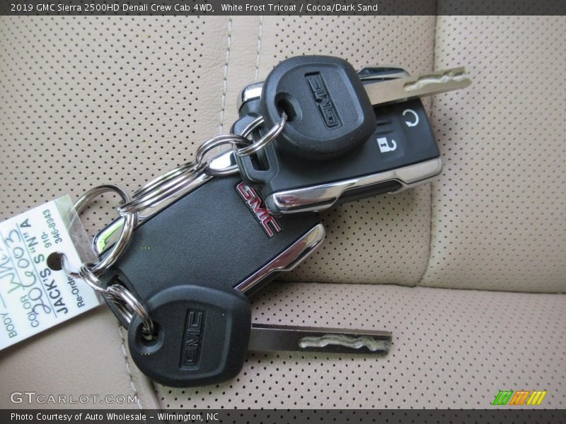 White Frost Tricoat / Cocoa/Dark Sand 2019 GMC Sierra 2500HD Denali Crew Cab 4WD