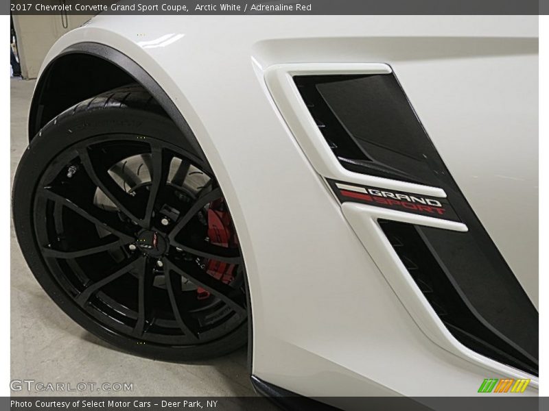 Arctic White / Adrenaline Red 2017 Chevrolet Corvette Grand Sport Coupe
