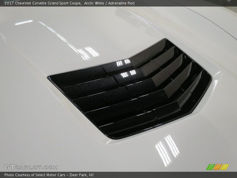 Arctic White / Adrenaline Red 2017 Chevrolet Corvette Grand Sport Coupe