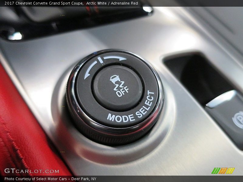 Arctic White / Adrenaline Red 2017 Chevrolet Corvette Grand Sport Coupe