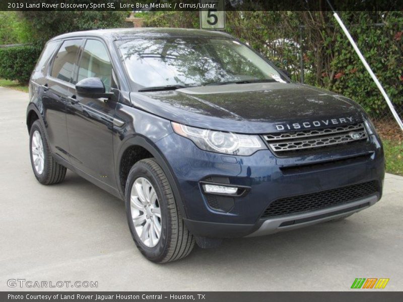 Front 3/4 View of 2019 Discovery Sport SE