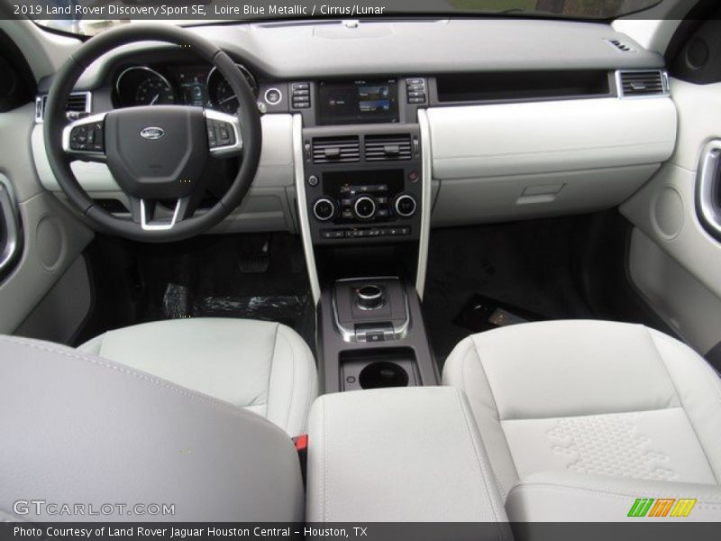 Dashboard of 2019 Discovery Sport SE