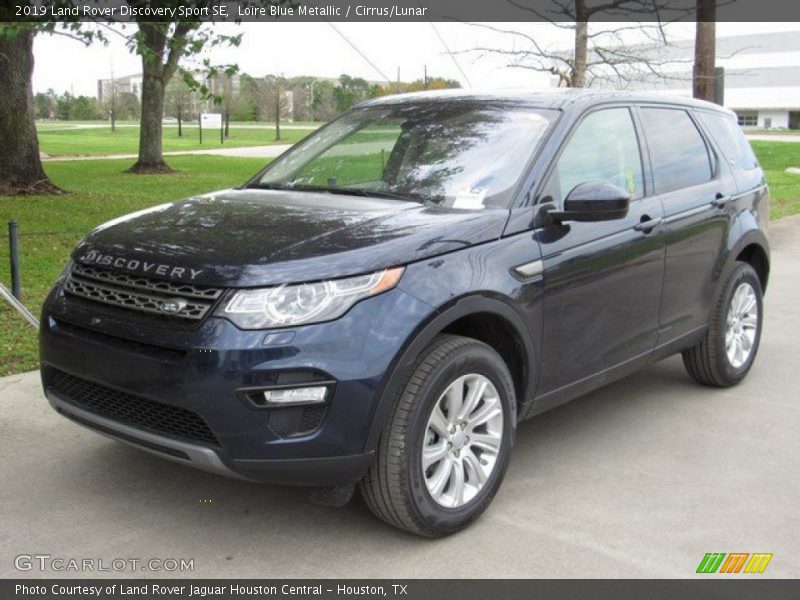 Front 3/4 View of 2019 Discovery Sport SE