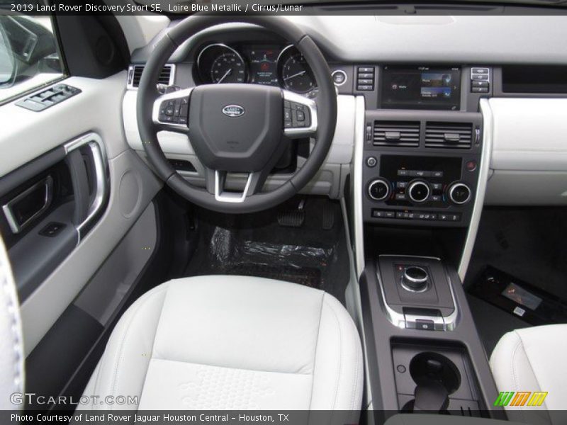 Dashboard of 2019 Discovery Sport SE
