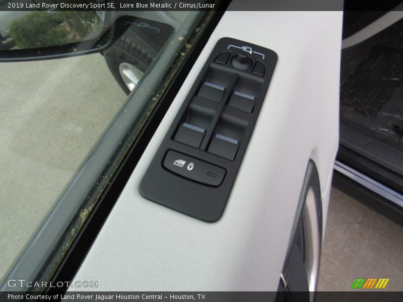 Controls of 2019 Discovery Sport SE