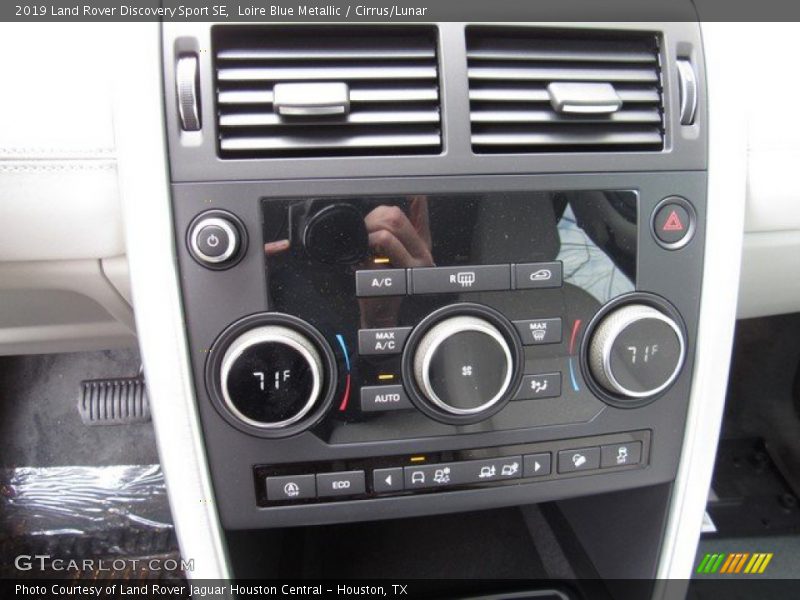 Controls of 2019 Discovery Sport SE