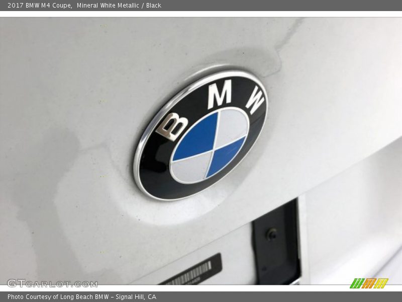 Mineral White Metallic / Black 2017 BMW M4 Coupe