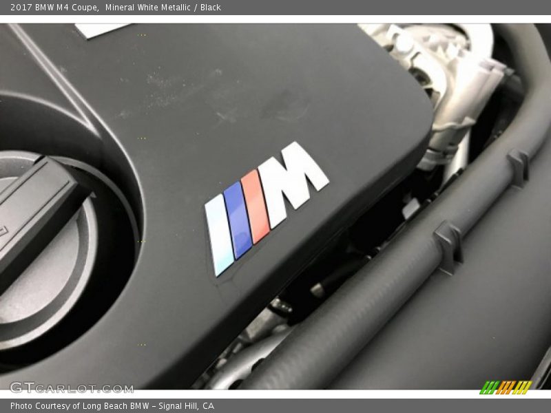 Mineral White Metallic / Black 2017 BMW M4 Coupe