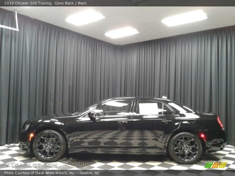 Gloss Black / Black 2019 Chrysler 300 Touring