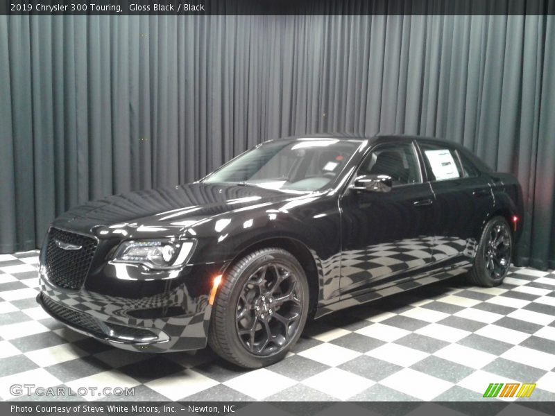 Gloss Black / Black 2019 Chrysler 300 Touring