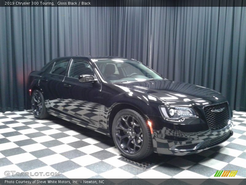 Gloss Black / Black 2019 Chrysler 300 Touring