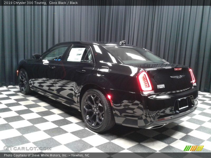 Gloss Black / Black 2019 Chrysler 300 Touring