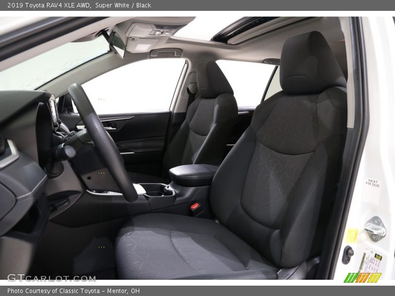 Super White / Black 2019 Toyota RAV4 XLE AWD