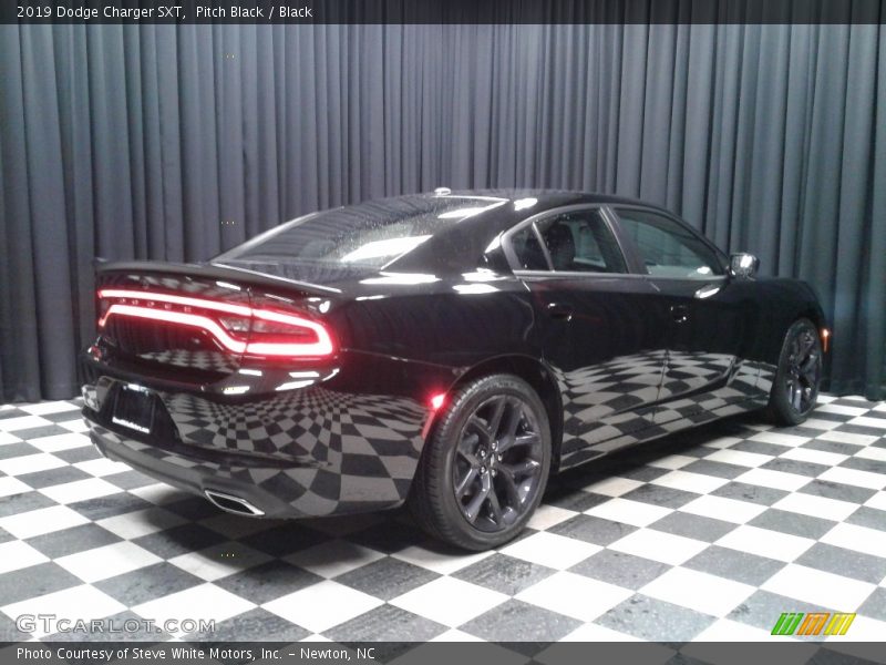 Pitch Black / Black 2019 Dodge Charger SXT