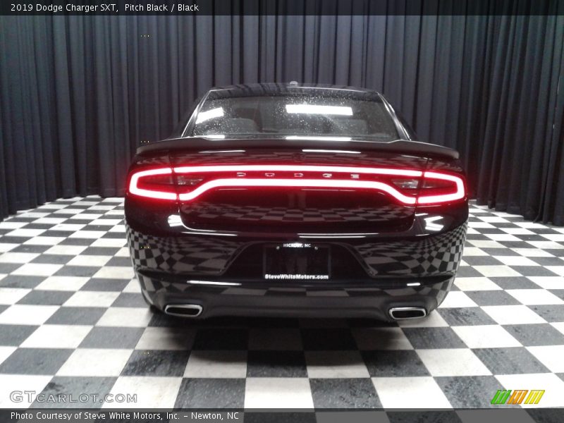 Pitch Black / Black 2019 Dodge Charger SXT