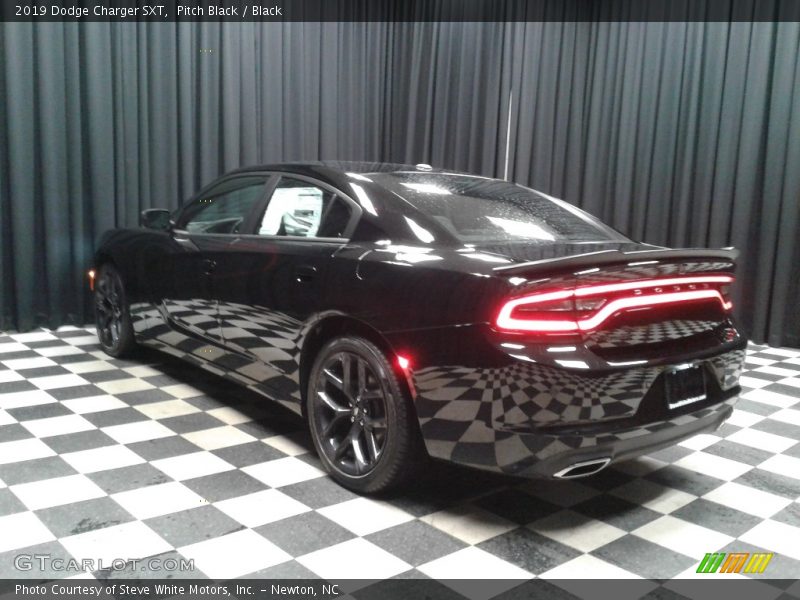 Pitch Black / Black 2019 Dodge Charger SXT