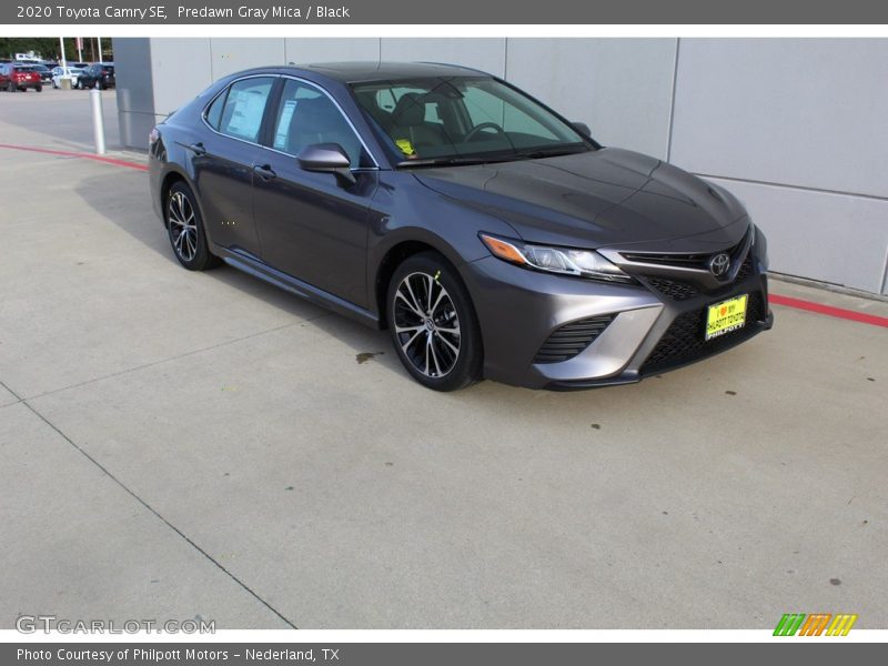 Front 3/4 View of 2020 Camry SE