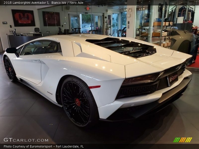  2018 Aventador S Bianco Isis