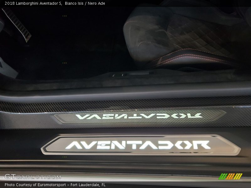  2018 Aventador S Logo