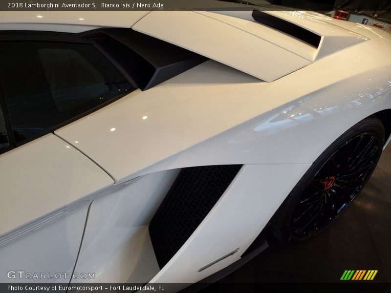 Bianco Isis / Nero Ade 2018 Lamborghini Aventador S