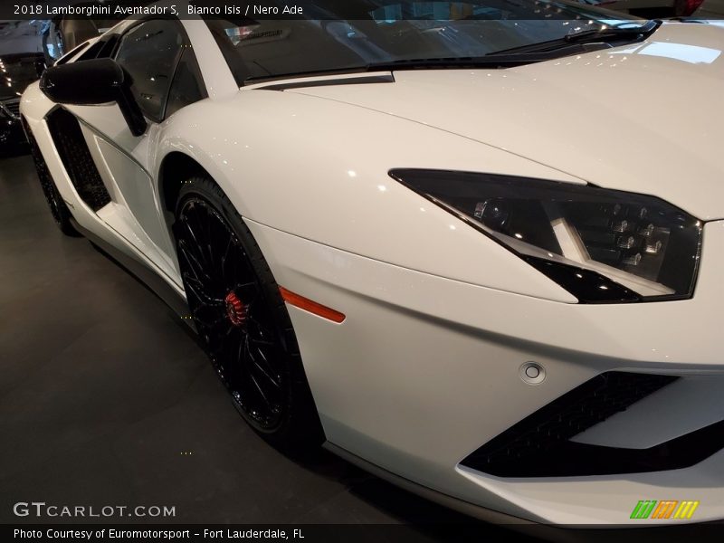 Bianco Isis / Nero Ade 2018 Lamborghini Aventador S