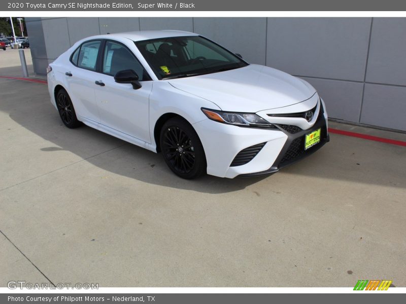 Front 3/4 View of 2020 Camry SE Nightshade Edition