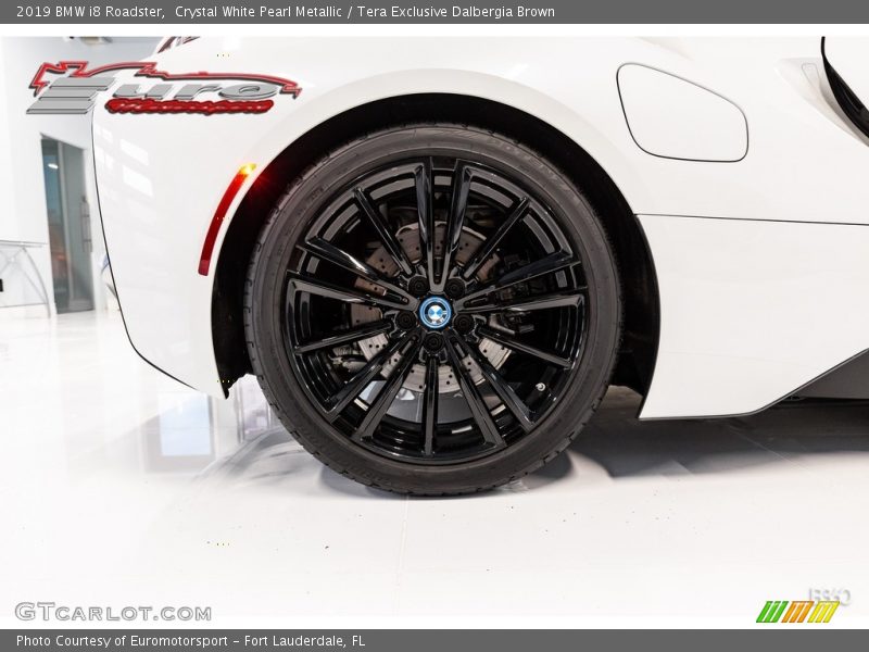 Crystal White Pearl Metallic / Tera Exclusive Dalbergia Brown 2019 BMW i8 Roadster