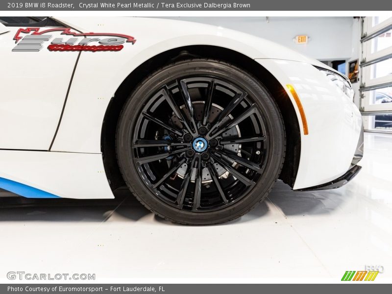 Crystal White Pearl Metallic / Tera Exclusive Dalbergia Brown 2019 BMW i8 Roadster