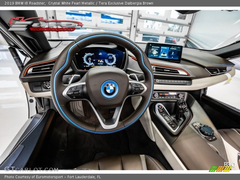 Crystal White Pearl Metallic / Tera Exclusive Dalbergia Brown 2019 BMW i8 Roadster