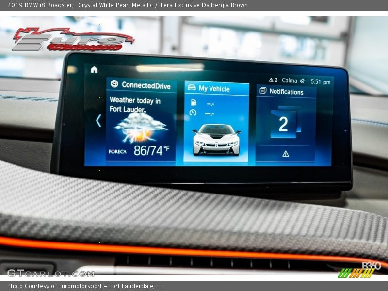 Crystal White Pearl Metallic / Tera Exclusive Dalbergia Brown 2019 BMW i8 Roadster