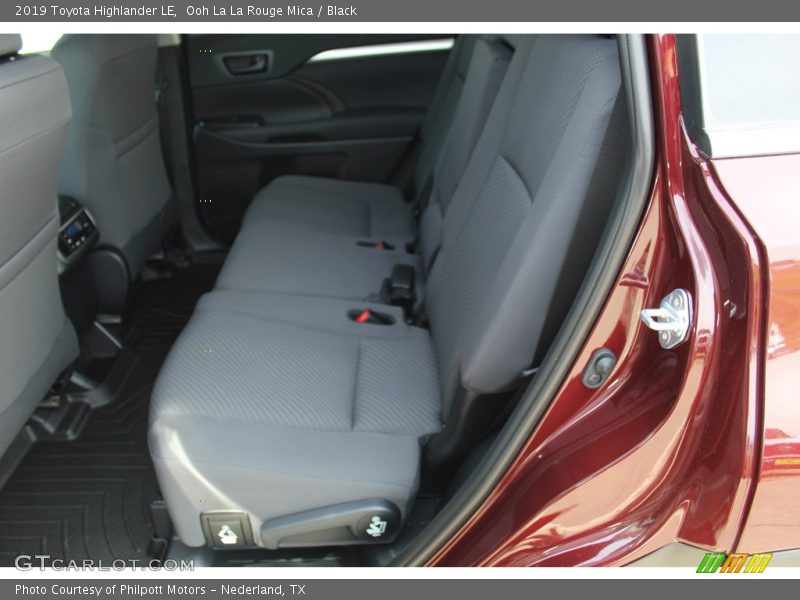 Ooh La La Rouge Mica / Black 2019 Toyota Highlander LE