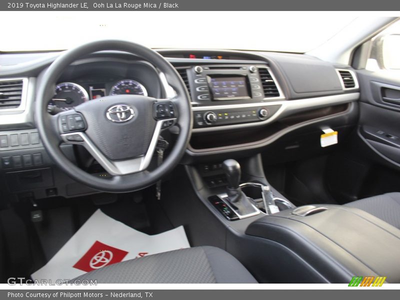 Ooh La La Rouge Mica / Black 2019 Toyota Highlander LE