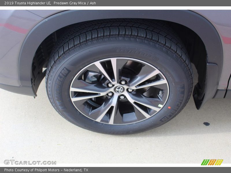 Predawn Gray Mica / Ash 2019 Toyota Highlander LE