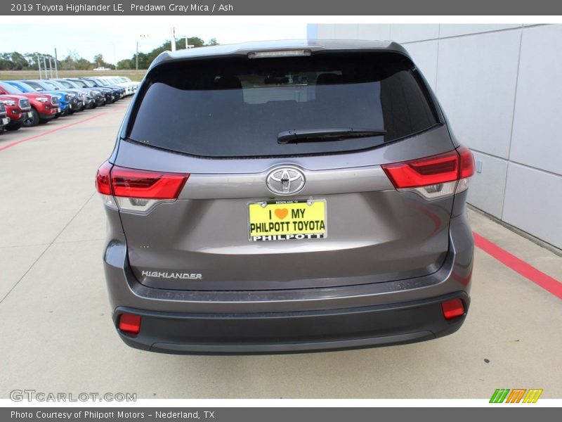 Predawn Gray Mica / Ash 2019 Toyota Highlander LE