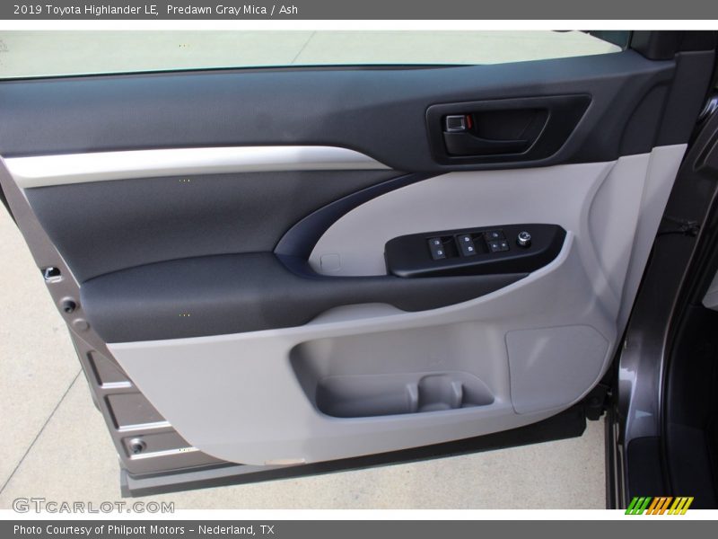 Predawn Gray Mica / Ash 2019 Toyota Highlander LE