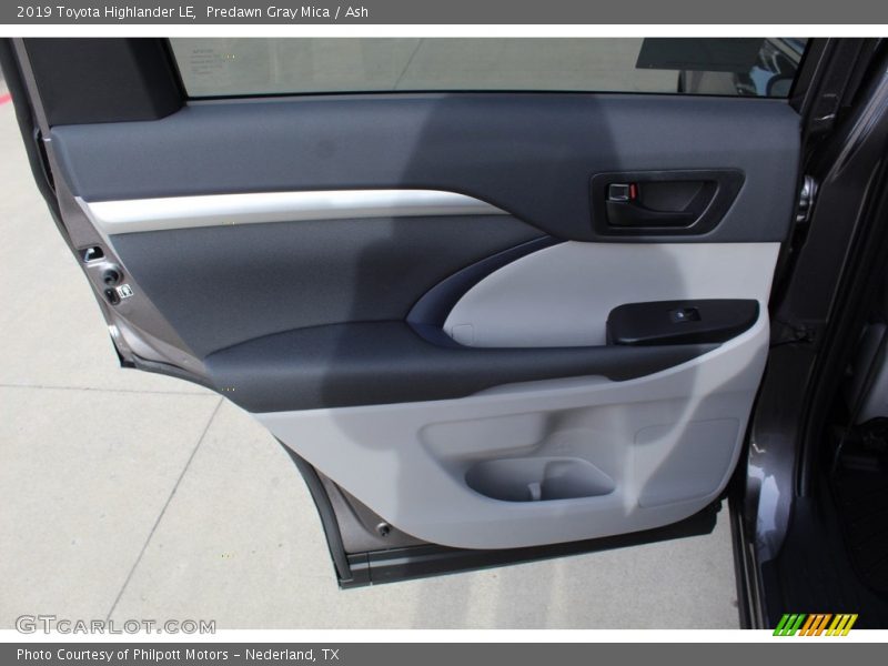 Predawn Gray Mica / Ash 2019 Toyota Highlander LE