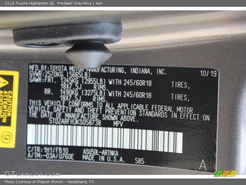 Predawn Gray Mica / Ash 2019 Toyota Highlander LE