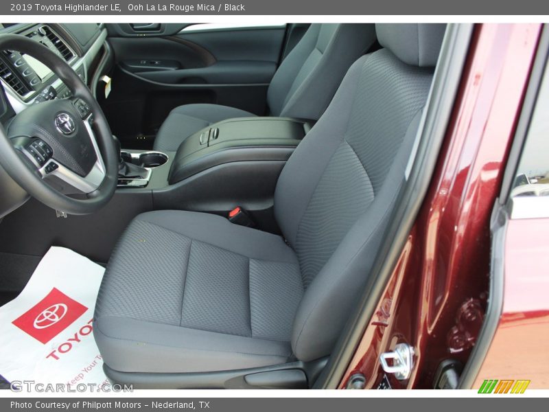 Ooh La La Rouge Mica / Black 2019 Toyota Highlander LE