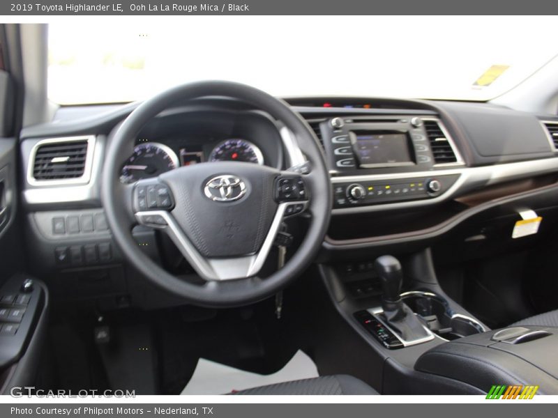 Ooh La La Rouge Mica / Black 2019 Toyota Highlander LE