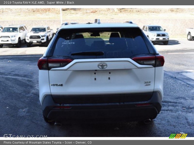 Super White / Black 2019 Toyota RAV4 XLE AWD