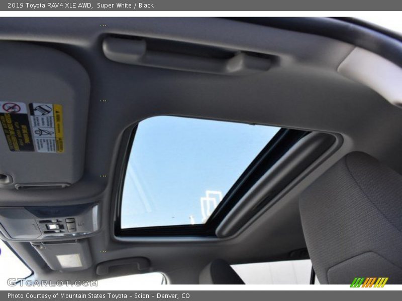 Super White / Black 2019 Toyota RAV4 XLE AWD