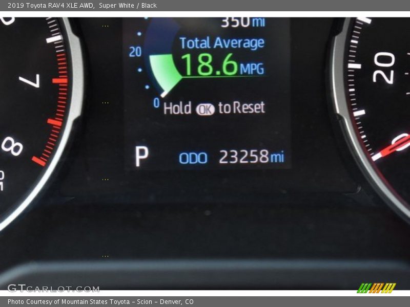 Super White / Black 2019 Toyota RAV4 XLE AWD