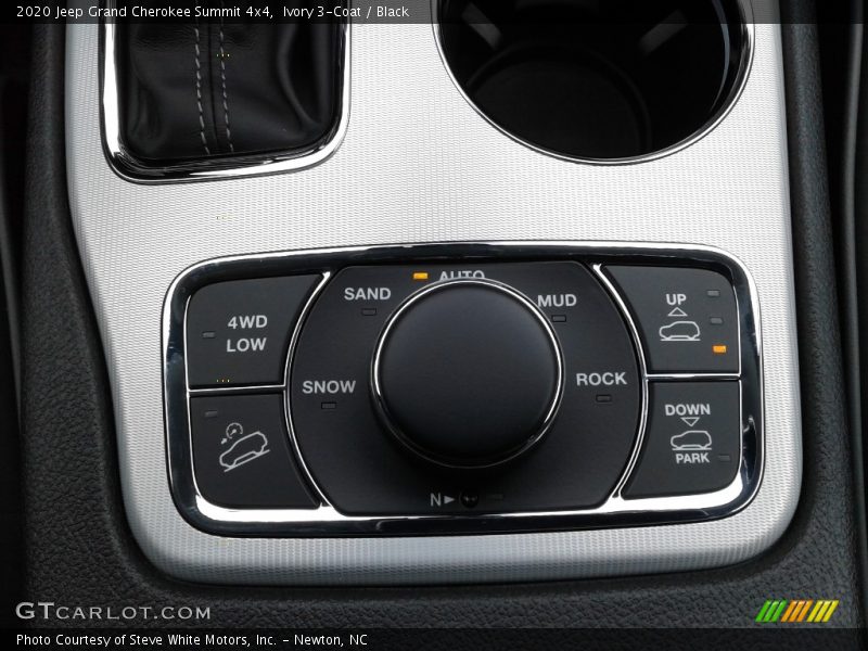 Ivory 3-Coat / Black 2020 Jeep Grand Cherokee Summit 4x4
