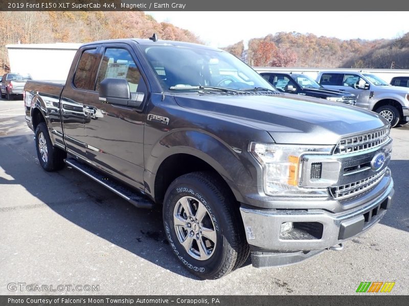 Front 3/4 View of 2019 F150 XLT SuperCab 4x4