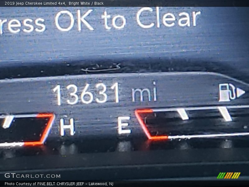 Bright White / Black 2019 Jeep Cherokee Limited 4x4